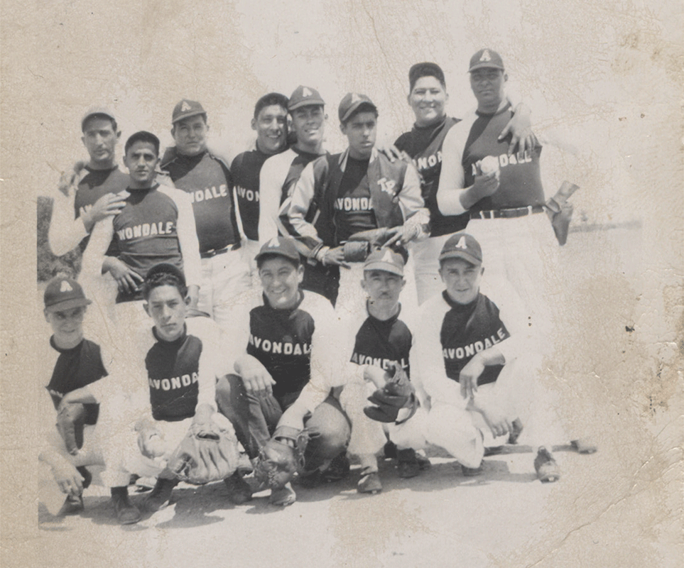 Team photo of men's Avondale baseball team.