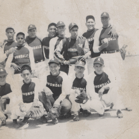 Team photo of men's Avondale baseball team.